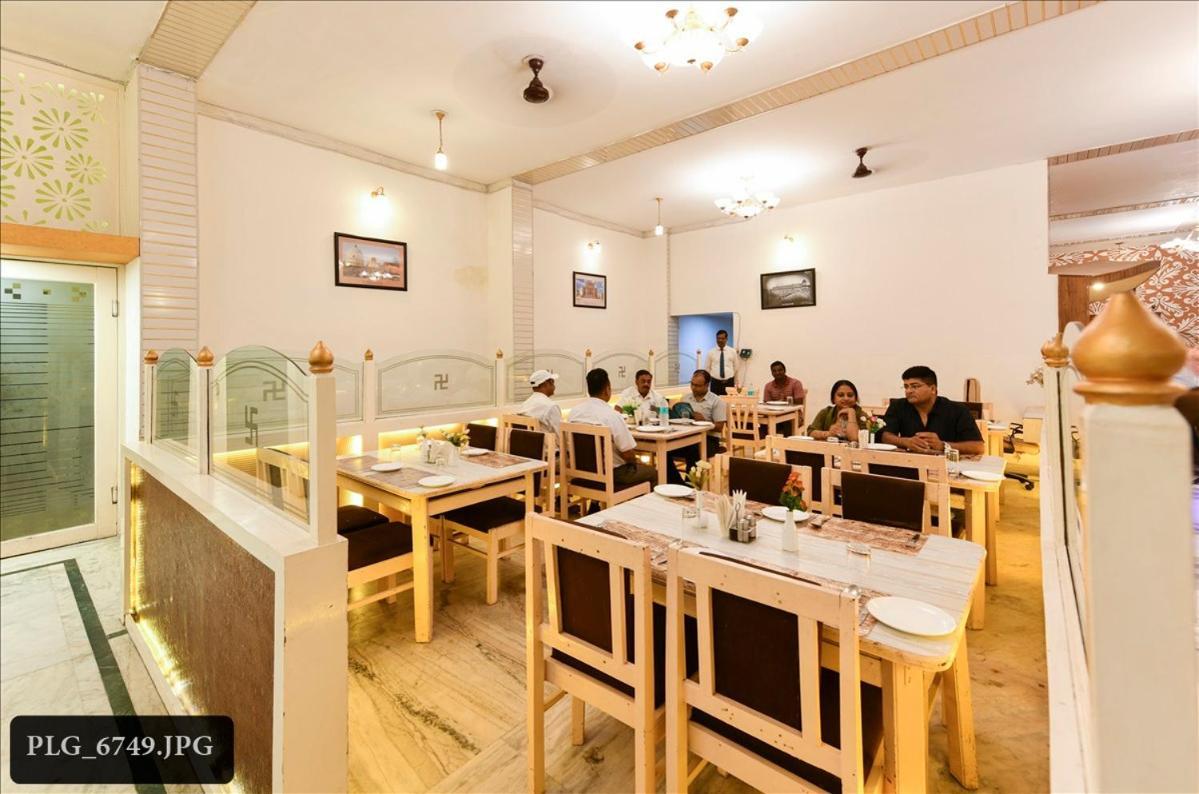 Hotel Chanakya アーグラ エクステリア 写真