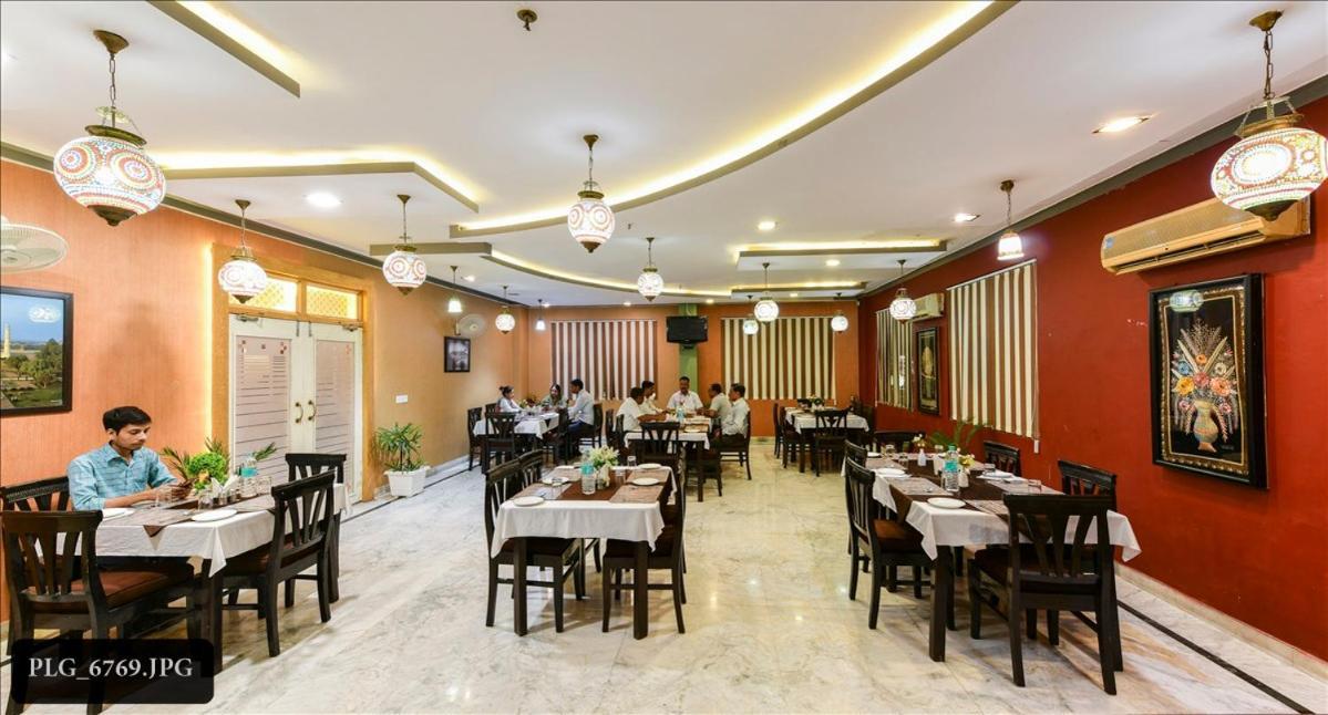 Hotel Chanakya アーグラ エクステリア 写真